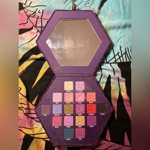 Jeffree Star eyeshadow palette